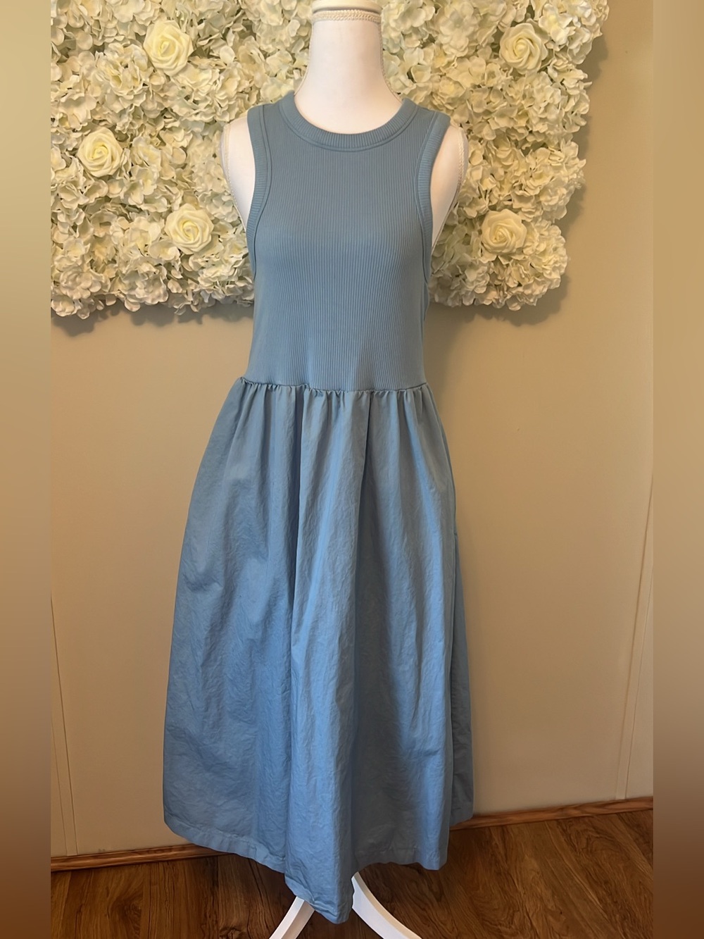 Old Navy Light Blue Ribbed Crewneck Midi Dress with pockets